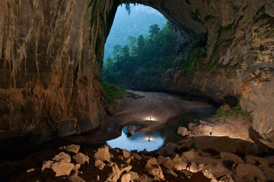 Mengenal " Son Doong Cave " goa terbesar di dunia !
