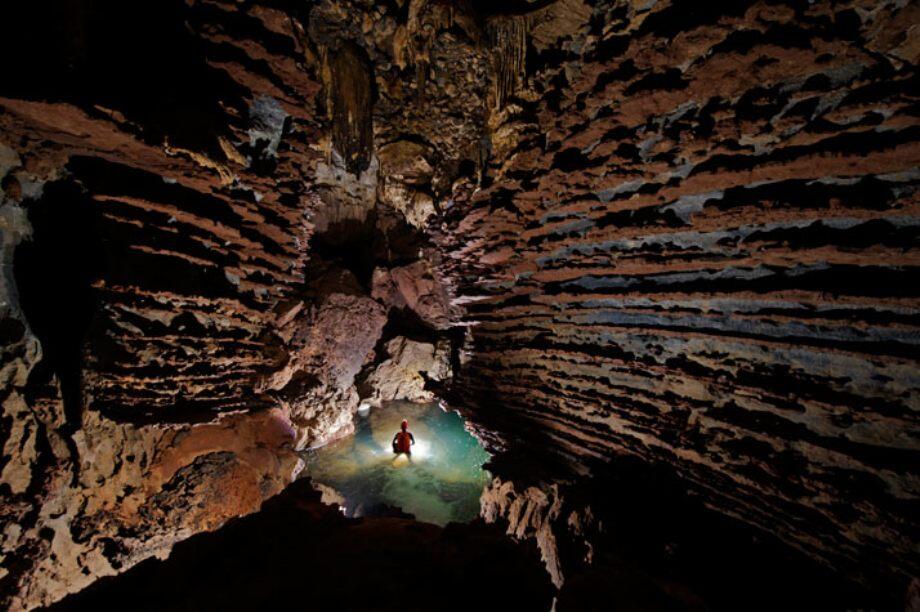 Mengenal " Son Doong Cave " goa terbesar di dunia !