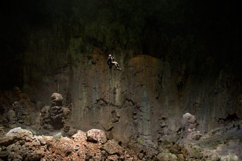 Mengenal " Son Doong Cave " goa terbesar di dunia !