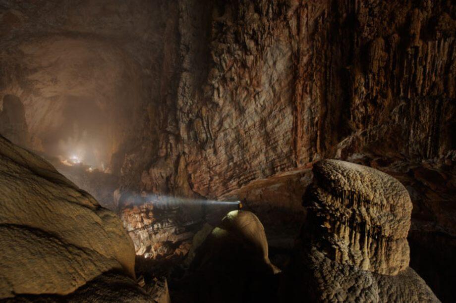 Mengenal " Son Doong Cave " goa terbesar di dunia !