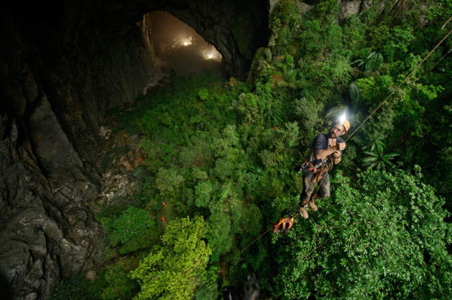 Mengenal " Son Doong Cave " goa terbesar di dunia !