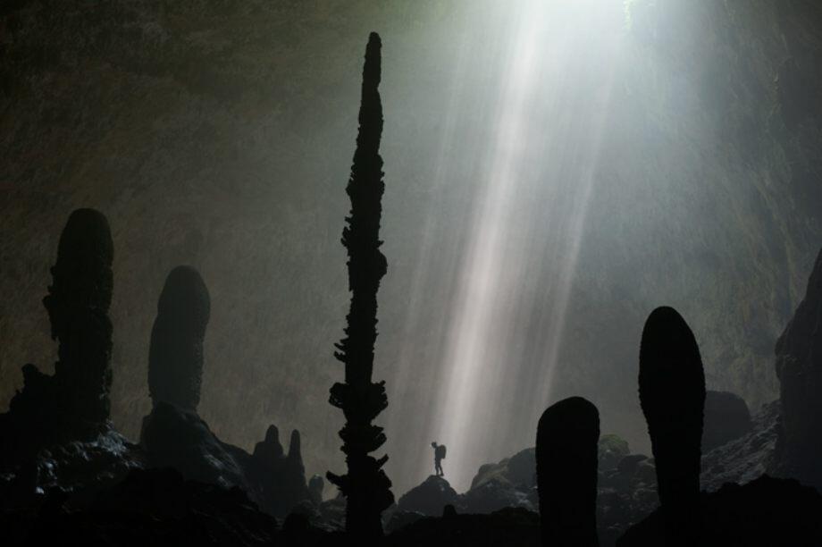 Mengenal " Son Doong Cave " goa terbesar di dunia !