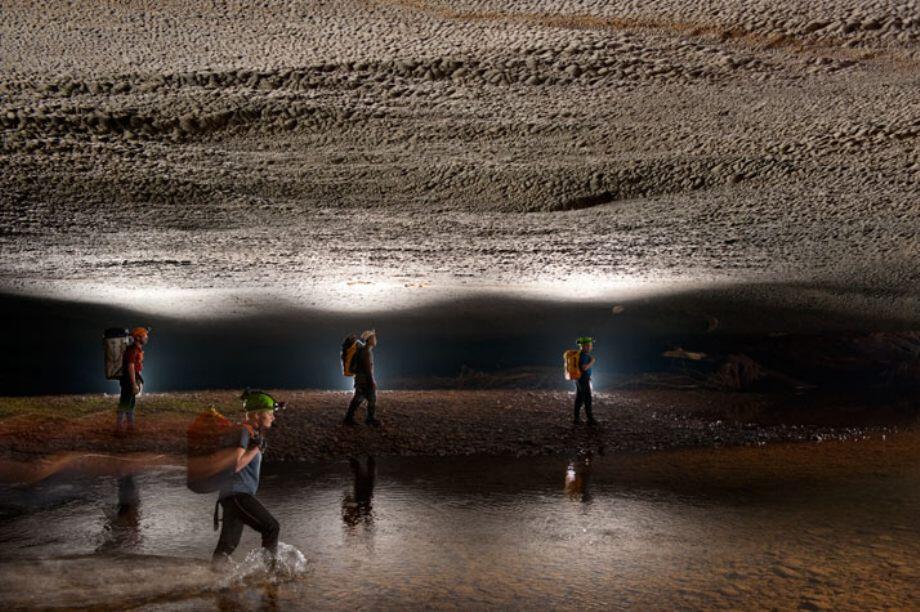 Mengenal " Son Doong Cave " goa terbesar di dunia !