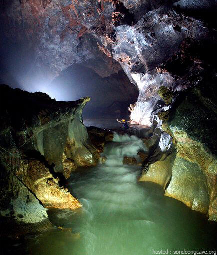 Mengenal " Son Doong Cave " goa terbesar di dunia !
