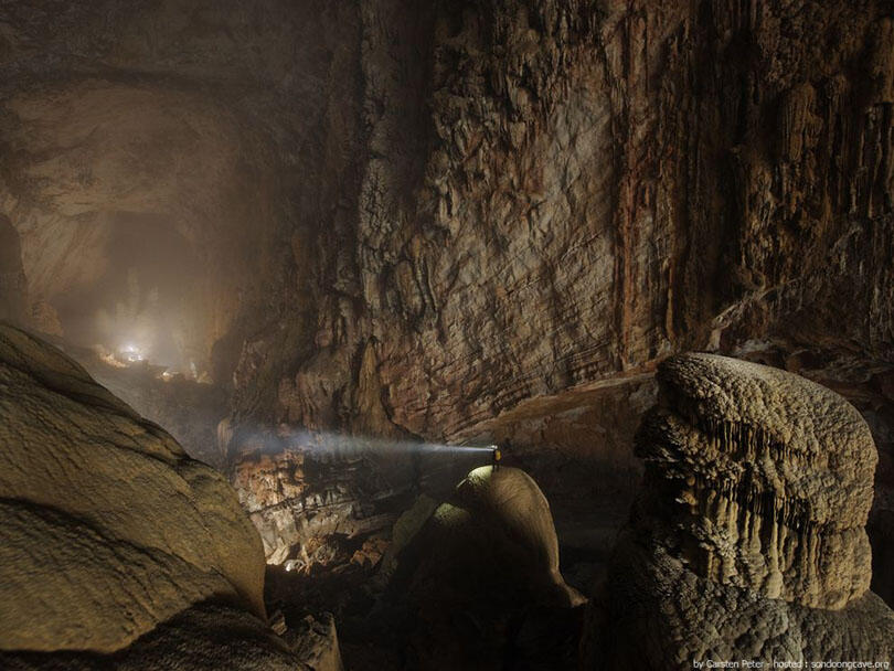 Mengenal " Son Doong Cave " goa terbesar di dunia !