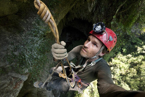 Mengenal " Son Doong Cave " goa terbesar di dunia !