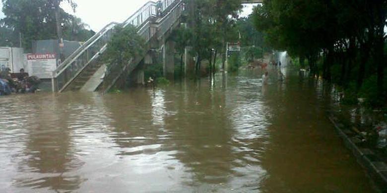 &quot;Jokowi Pernah Blusukan ke Sini, tapi Kok Masih Banjir?&quot;