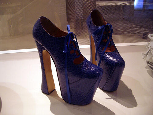 10 Desain High Heels Teraneh di Dunia