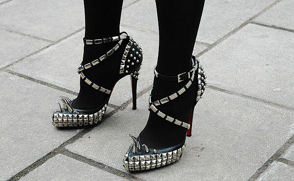 10 Desain High Heels Teraneh di Dunia