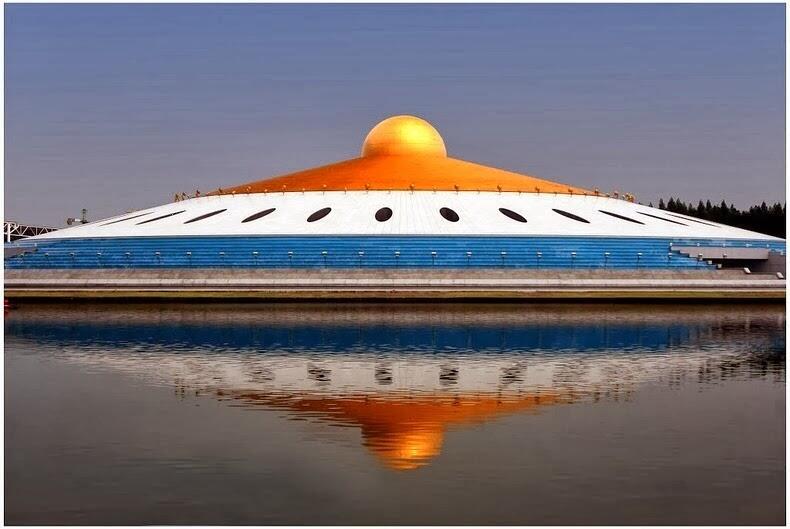 Wow, Kuil Buddha di Thailand Ini Lebih Mirip UFO Raksasa