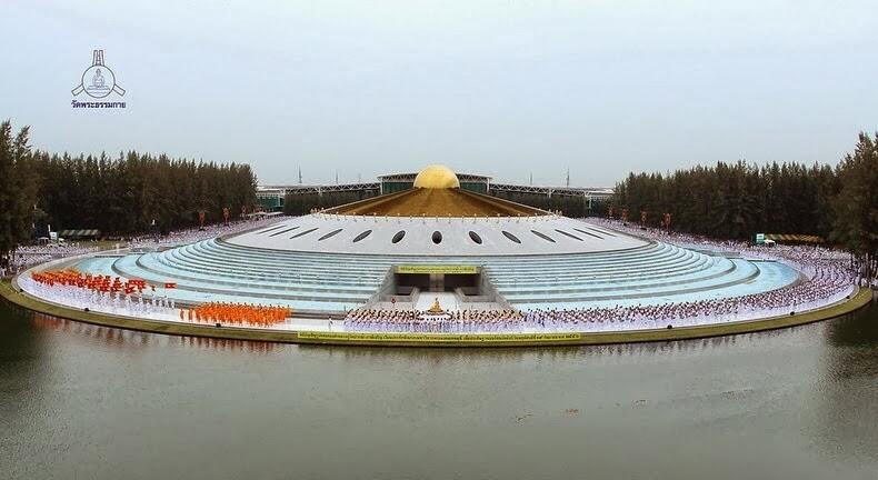 Wow, Kuil Buddha di Thailand Ini Lebih Mirip UFO Raksasa