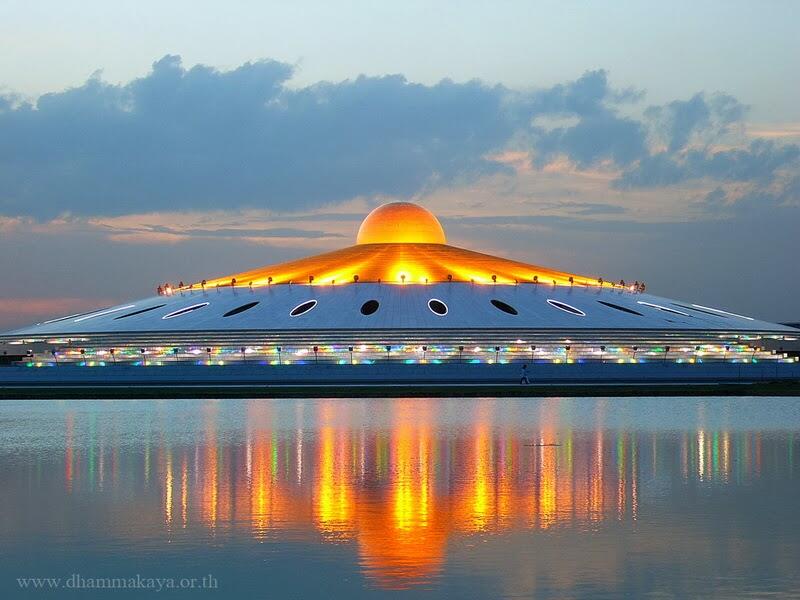 Wow, Kuil Buddha di Thailand Ini Lebih Mirip UFO Raksasa
