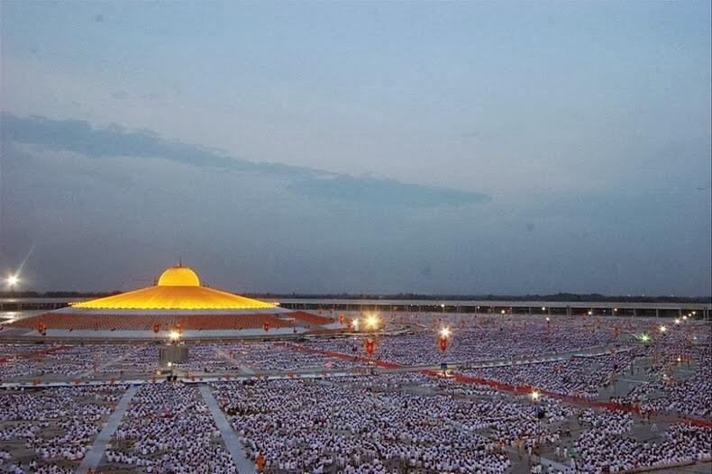 Wow, Kuil Buddha di Thailand Ini Lebih Mirip UFO Raksasa