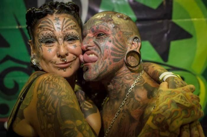 Suami Istri Ini Pemegang Rekor Tindikan Dan Tattoo Terbanyak Di Dunia 