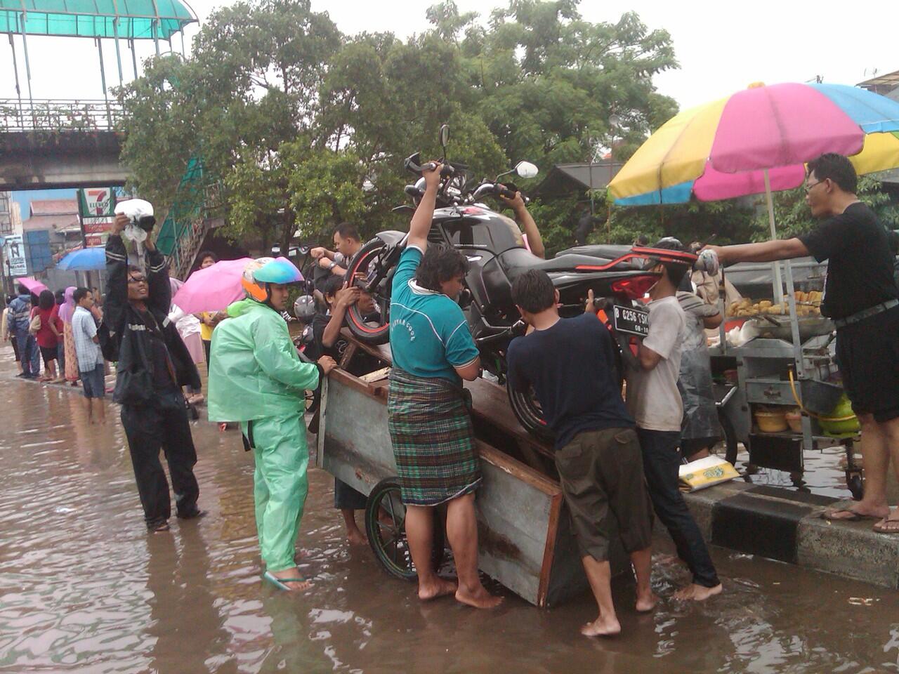 Jakarta udah langganan banjir gan