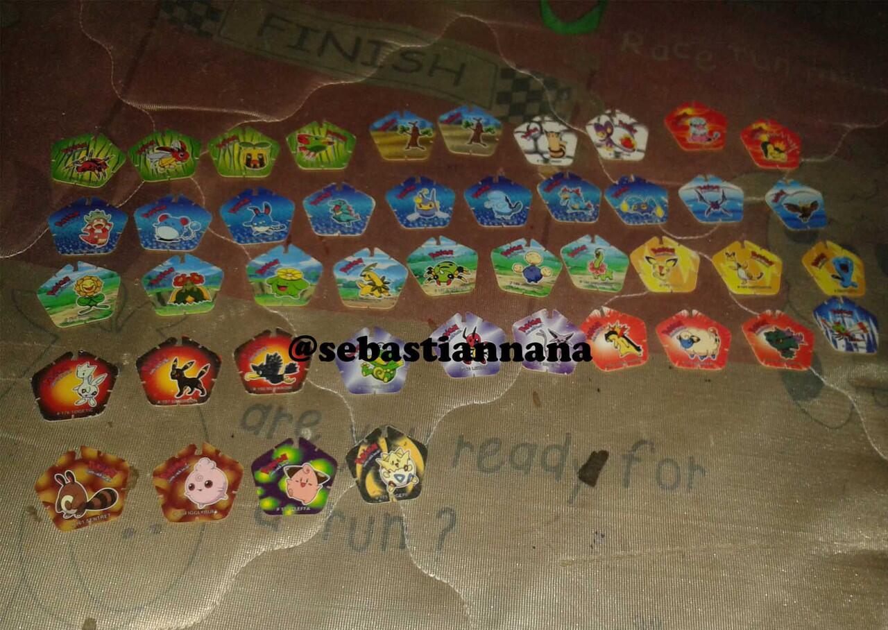 Terjual Jual mainan vintage. Tazos. kartu digimon dan 