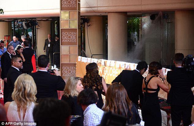 Banjir pun melanda Red Carpet Golden Globe Award