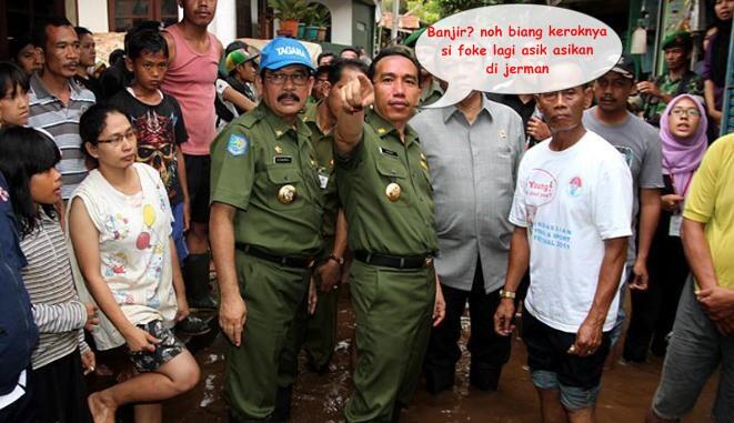 &#91; Kata AHOK Tidak Parah ( -_-) &#93; Dikira Hanya Sebetis, Ternyata Banjir Setinggi Rumah