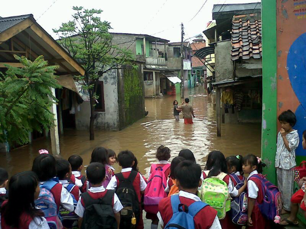 Foto-foto Jakarta Banjir Ramaikan Twitter