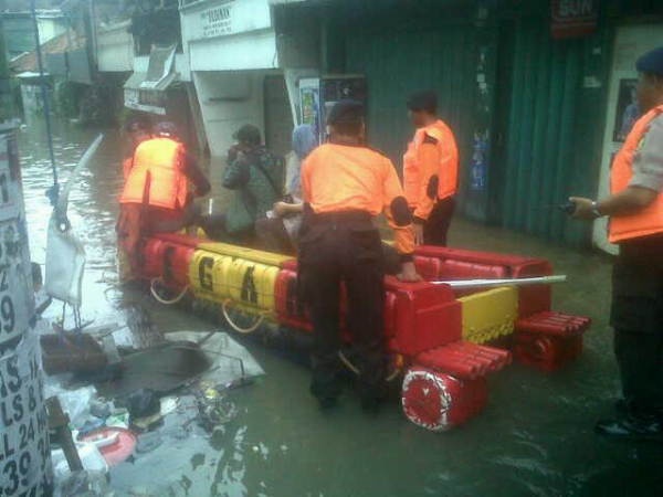 Foto-foto Jakarta Banjir Ramaikan Twitter