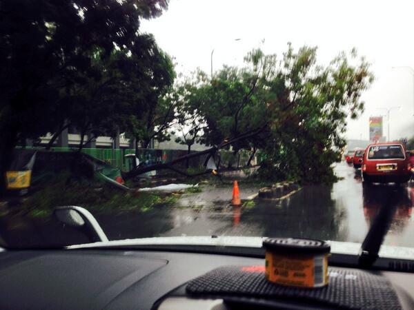 Banjir dan Macet Mengepung Kota Jakarta