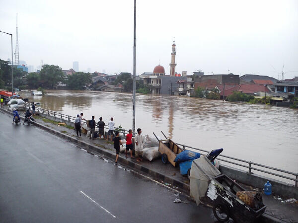 Banjir dan Macet Mengepung Kota Jakarta