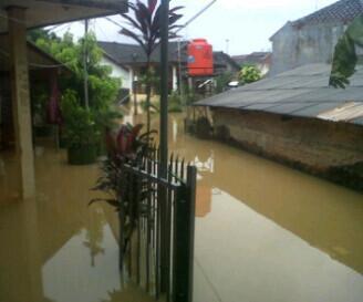Banjir dan Macet Mengepung Kota Jakarta