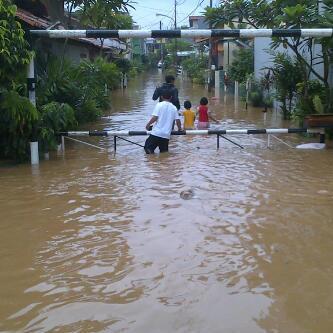 Banjir dan Macet Mengepung Kota Jakarta