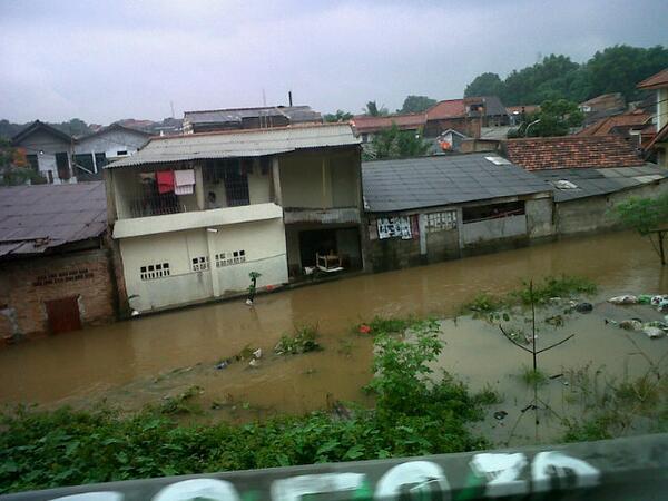 Banjir dan Macet Mengepung Kota Jakarta