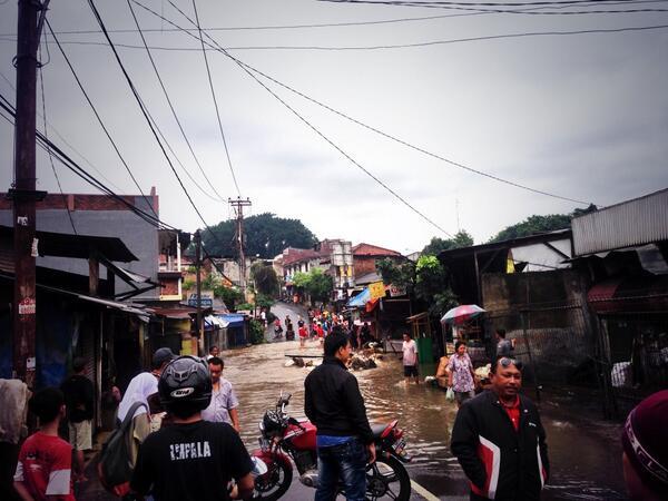Banjir dan Macet Mengepung Kota Jakarta