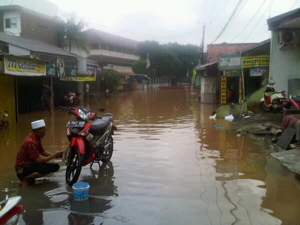 Banjir dan Macet Mengepung Kota Jakarta