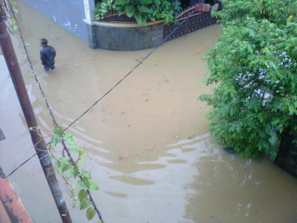Banjir dan Macet Mengepung Kota Jakarta