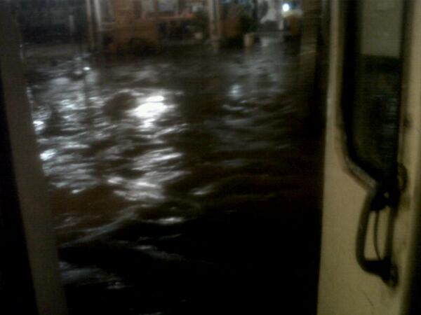 Banjir dan Macet Mengepung Kota Jakarta