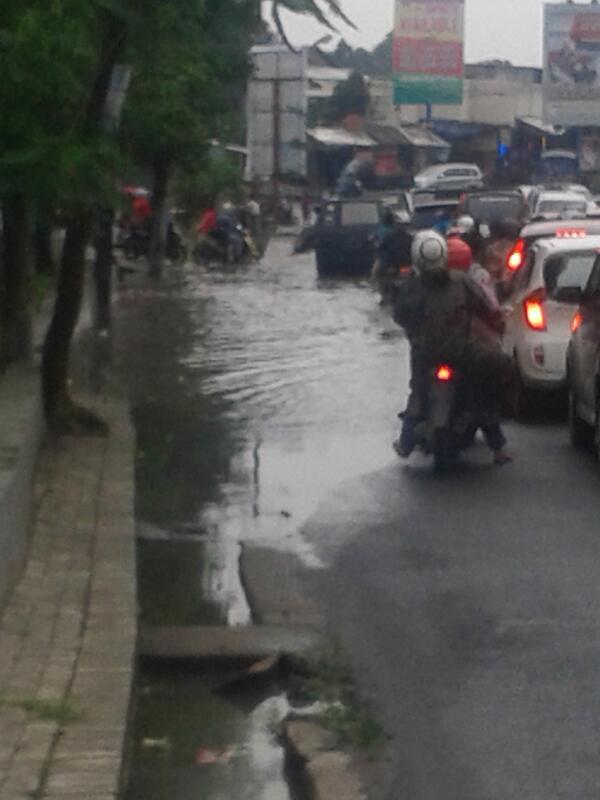 Banjir dan Macet Mengepung Kota Jakarta