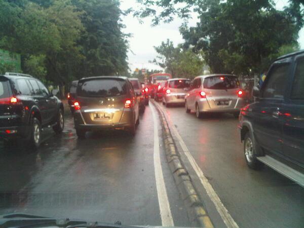 Banjir dan Macet Mengepung Kota Jakarta