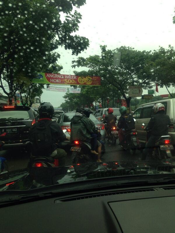 Banjir dan Macet Mengepung Kota Jakarta