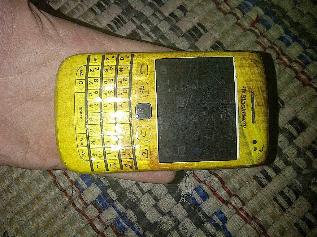 Forsale BlackBerry BELAGIO bold 9790 Putih Batangan Bandung
