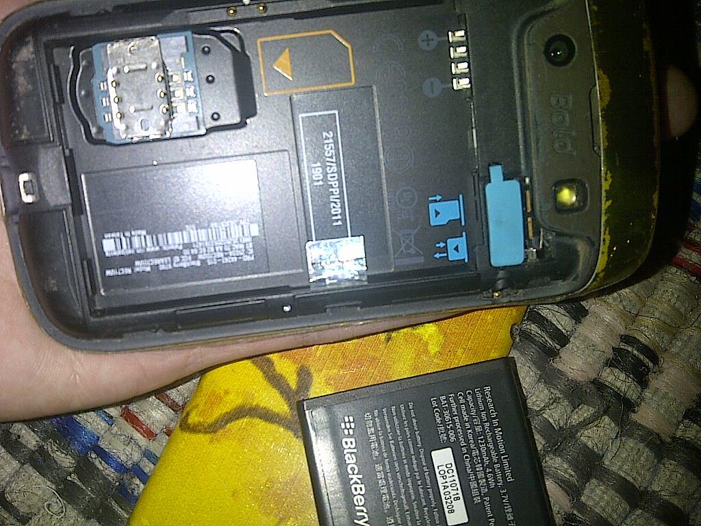 Forsale BlackBerry BELAGIO bold 9790 Putih Batangan Bandung