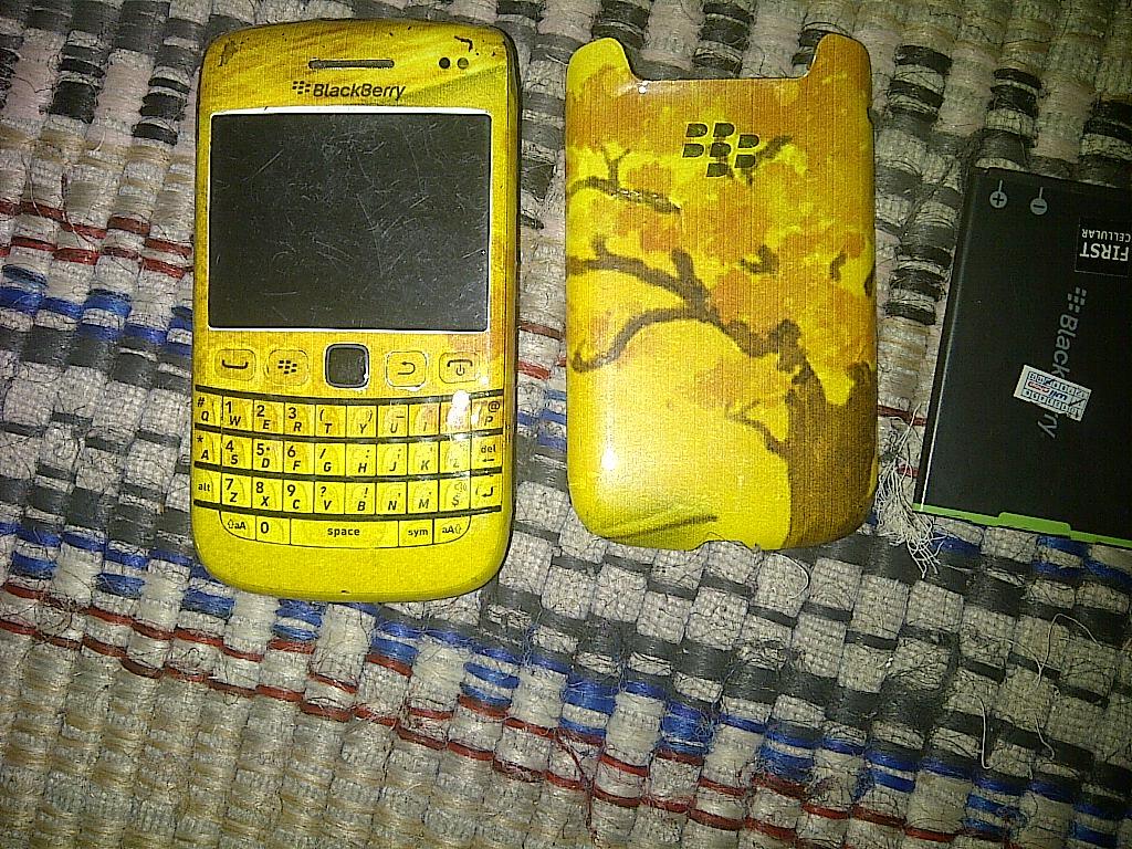 Forsale BlackBerry BELAGIO bold 9790 Putih Batangan Bandung