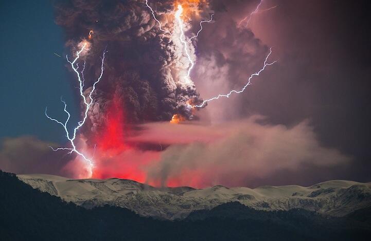 Bener2 Foto Spektakuler Dari Letusan Gunung Berapi di Chilie, Scary but Awesome