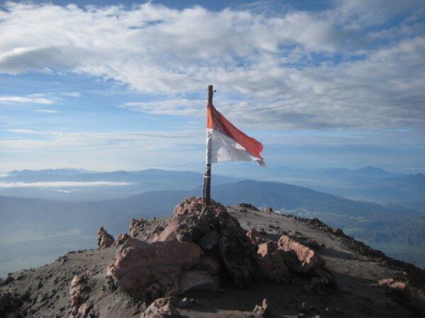 Keliling DUNIA? Indonesia aja belum