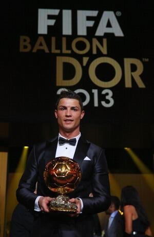 &#91;BREAKING NEWS&#93; Ronaldo Memenangkan Ballon d'Or 2013!