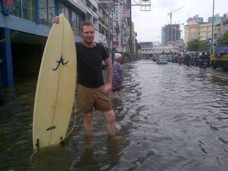 10 Aktifitas Yang Bikin Happy Saat Banjir Melanda Bray ...