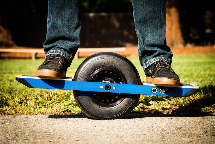 Onewheel! Bagi agan2 dan aganwati yang suka longboarding ato skating!