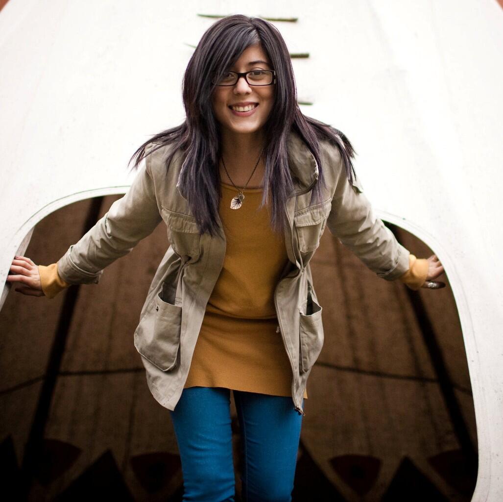 DANIELA ANDRADE, Si cantik bersuara lembut dari Kanada FULL PIC