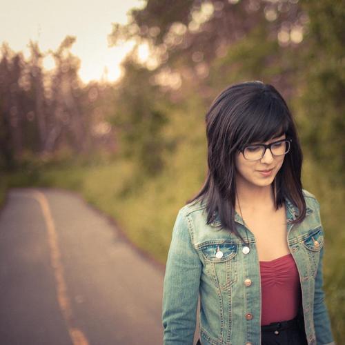 DANIELA ANDRADE, Si cantik bersuara lembut dari Kanada FULL PIC