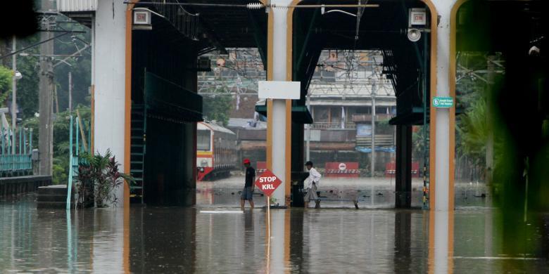 Jokowi: Banjir di Mana, yang Dimaki Ya Saya