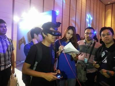 Serunya Main PS4 dengan Head Mounted Display