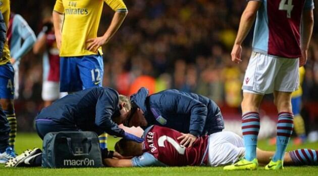 Bek Aston Villa ditendang pemain muda Arsenal hingga amnesia
