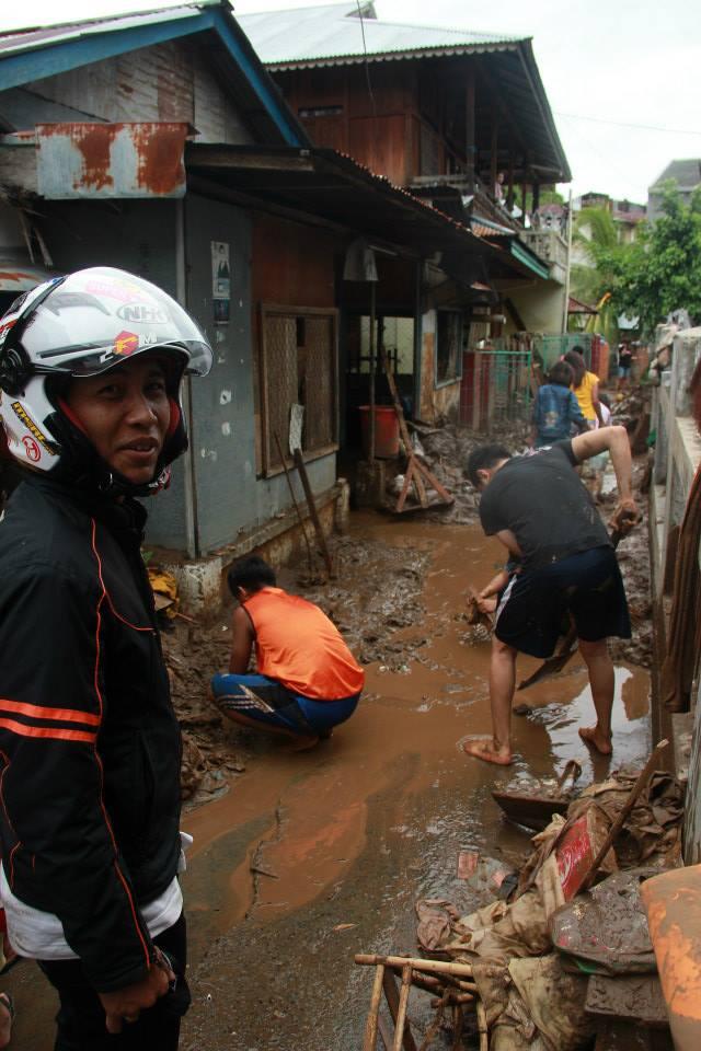 Malapetaka Banjir Manado - Warga Kota Tetap Tak Lupa Senyum &amp; Tawa &#91;PLENTY OF PICS&#93;